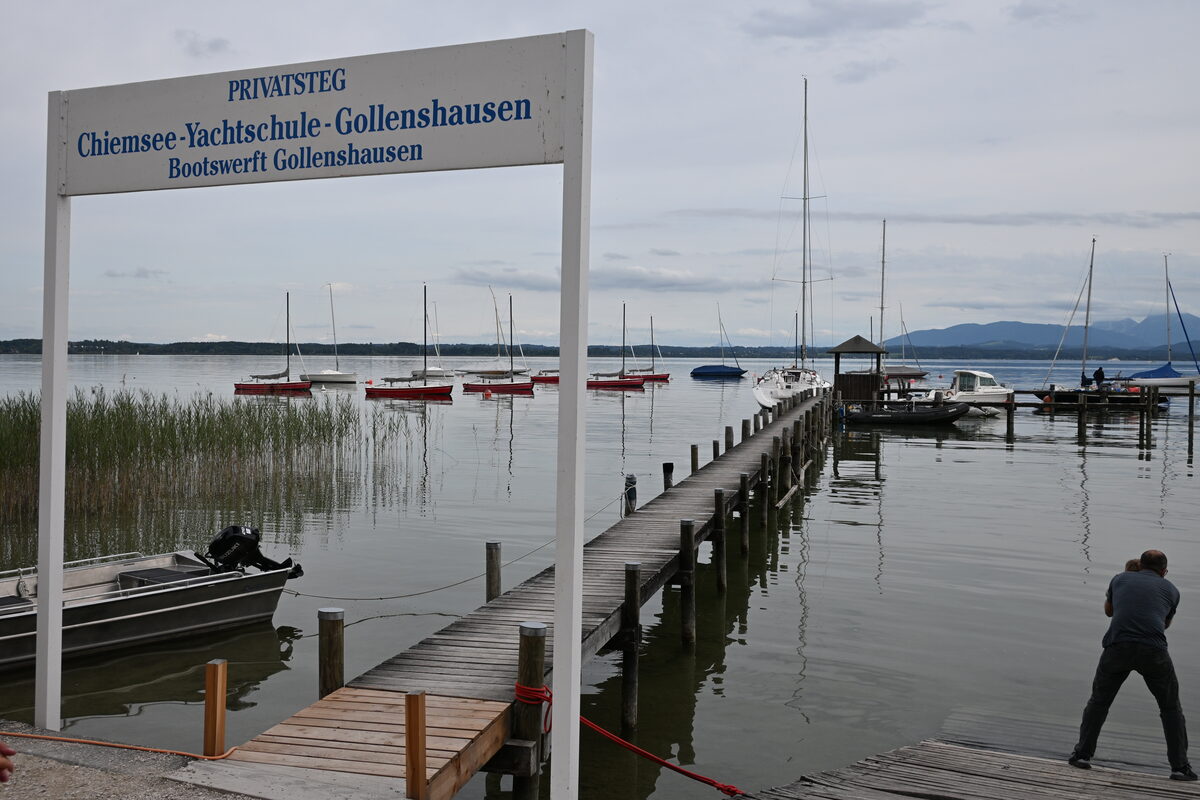 Steg der Chiemsee Yachtschule in Gollenshausen